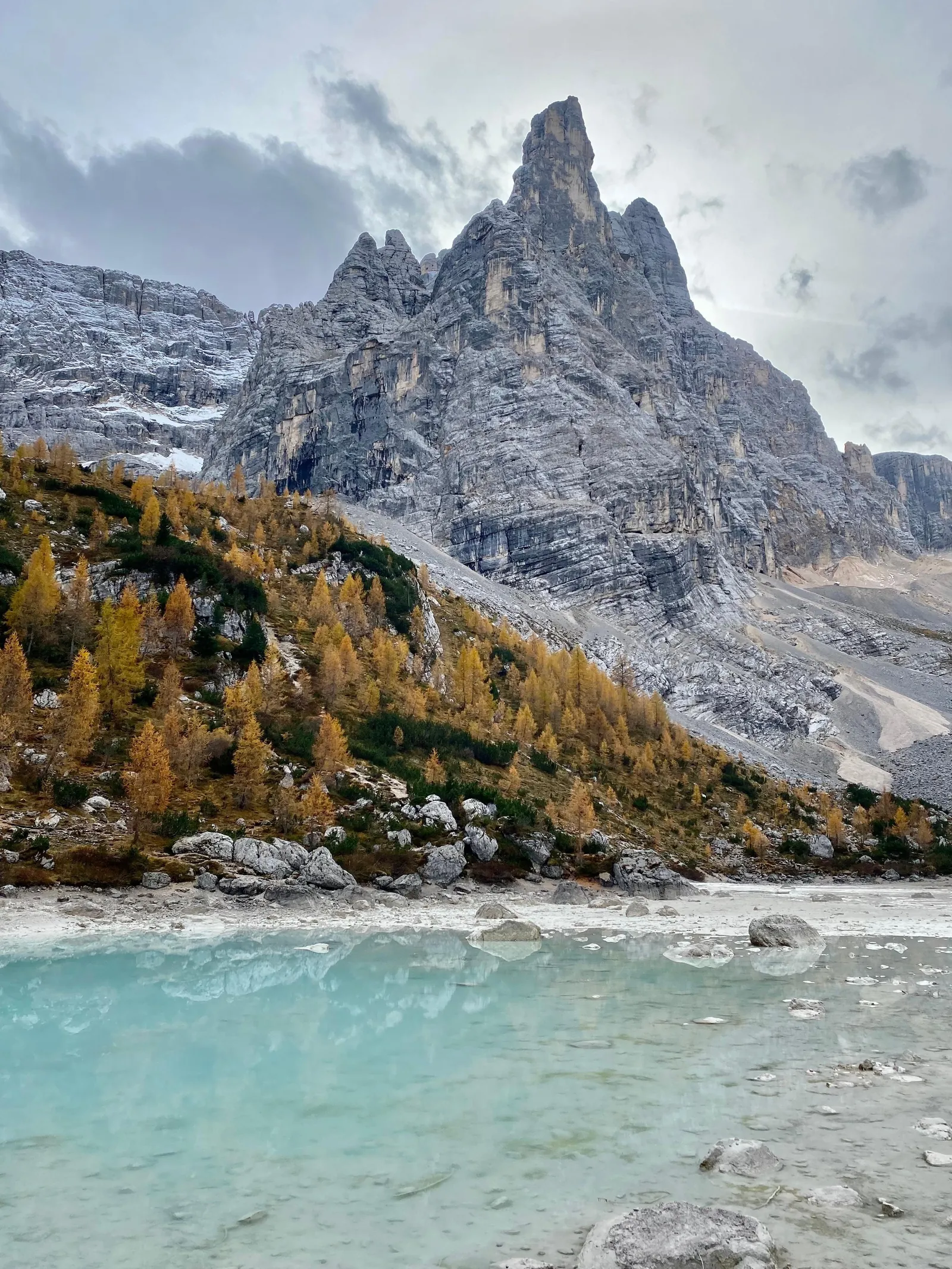 Autumn larches under the Sorapiss spires