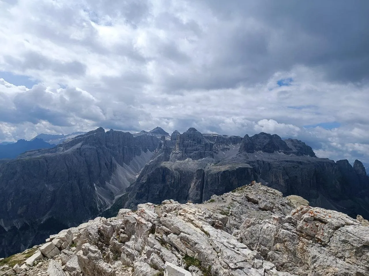 Grey rock ridges on the trail between the Tre Cime huts